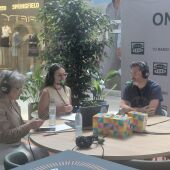 María Ferrer, responsable de Márketing de Coruña The Style Outlets, junto a Lara Vivero y Óscar Blanco