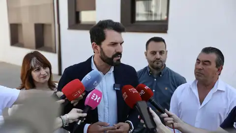 Sánchez Cotrina confía en que el Gobierno acelere la prórroga de Almaraz tras el informe de seguridad que prevé en julio Sánchez Cotrina confía en que el Gobierno acelere la prórroga de Almaraz tras el informe de seguridad que prevé en julio