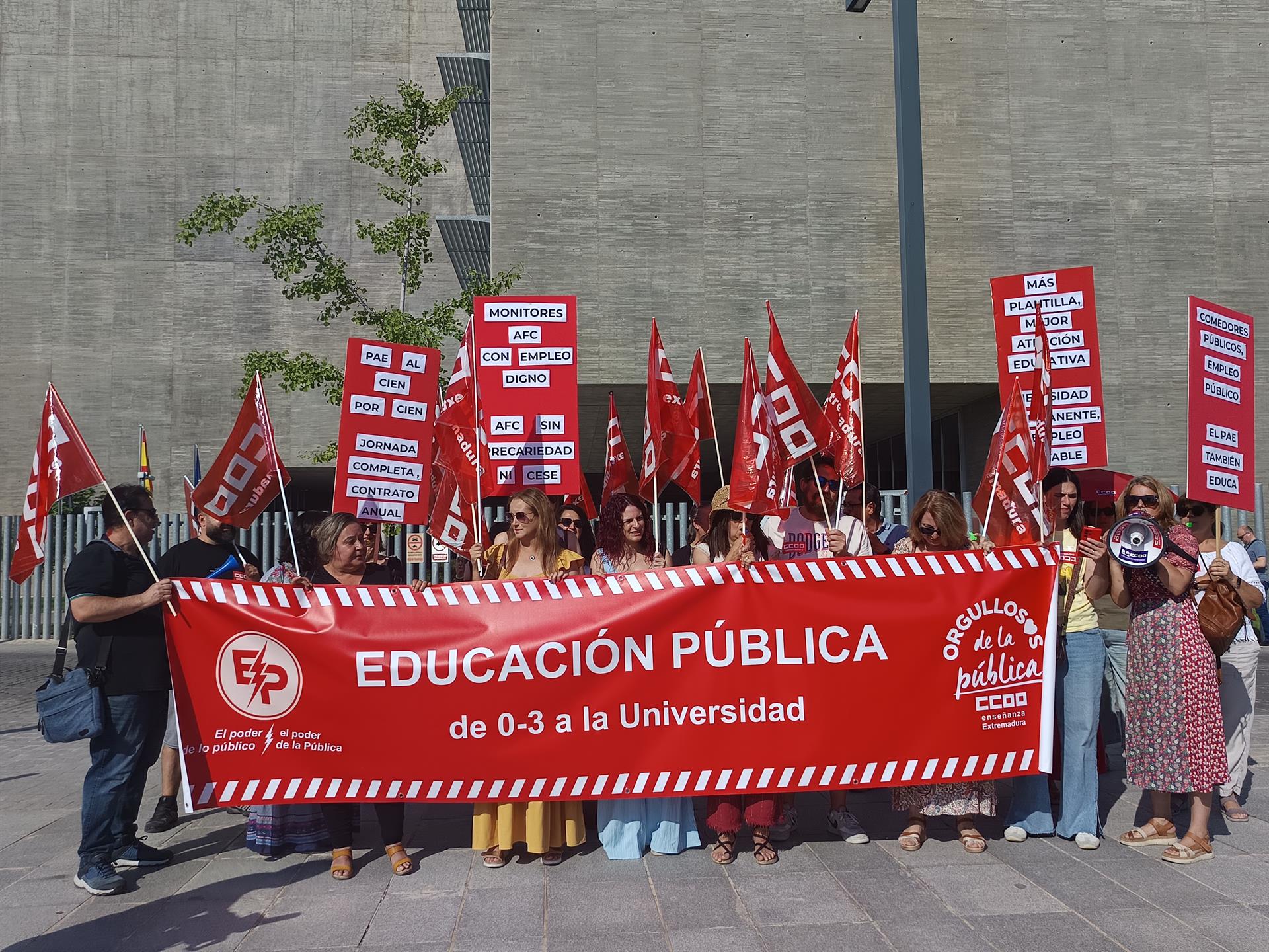CCOO de Extremadura vuelve a reclamar a la Junta jornada completa y contrato anual para el Personal de Apoyo Educativo CCOO de Extremadura vuelve a reclamar a la Junta jornada completa y contrato anual para el Personal de Apoyo Educativo