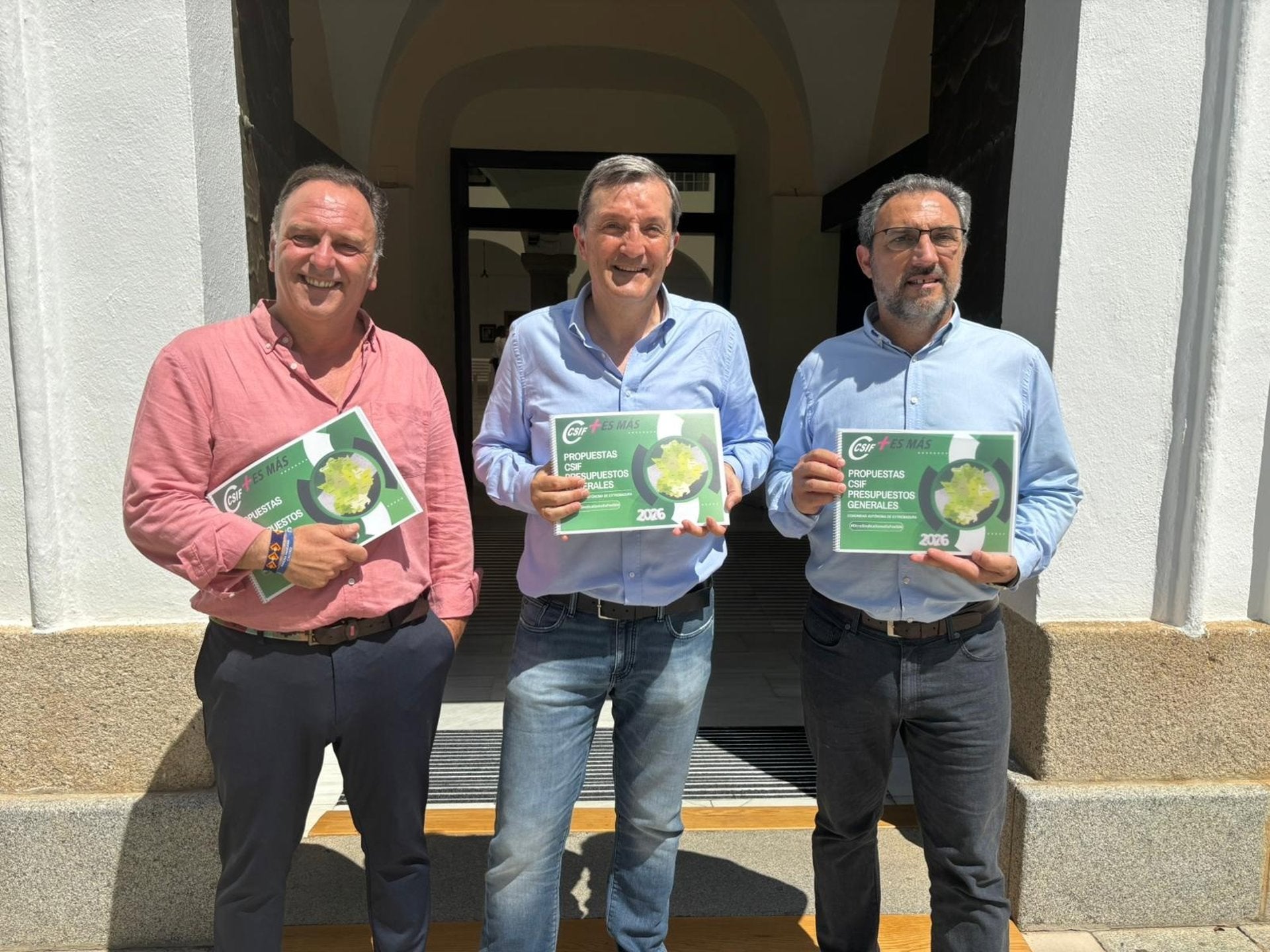CSIF pide que las cuentas incluyan la equiparación salarial o la recuperación del 100% de la paga extraordinaria CSIF pide que las cuentas incluyan la equiparación salarial o la recuperación del 100% de la paga extraordinaria