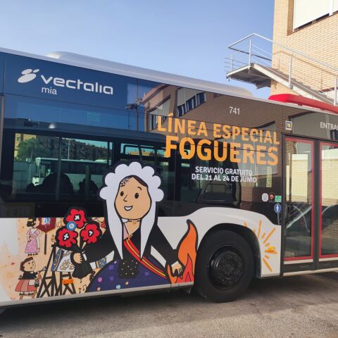 Autobús que recorrerá las hogueras especiales