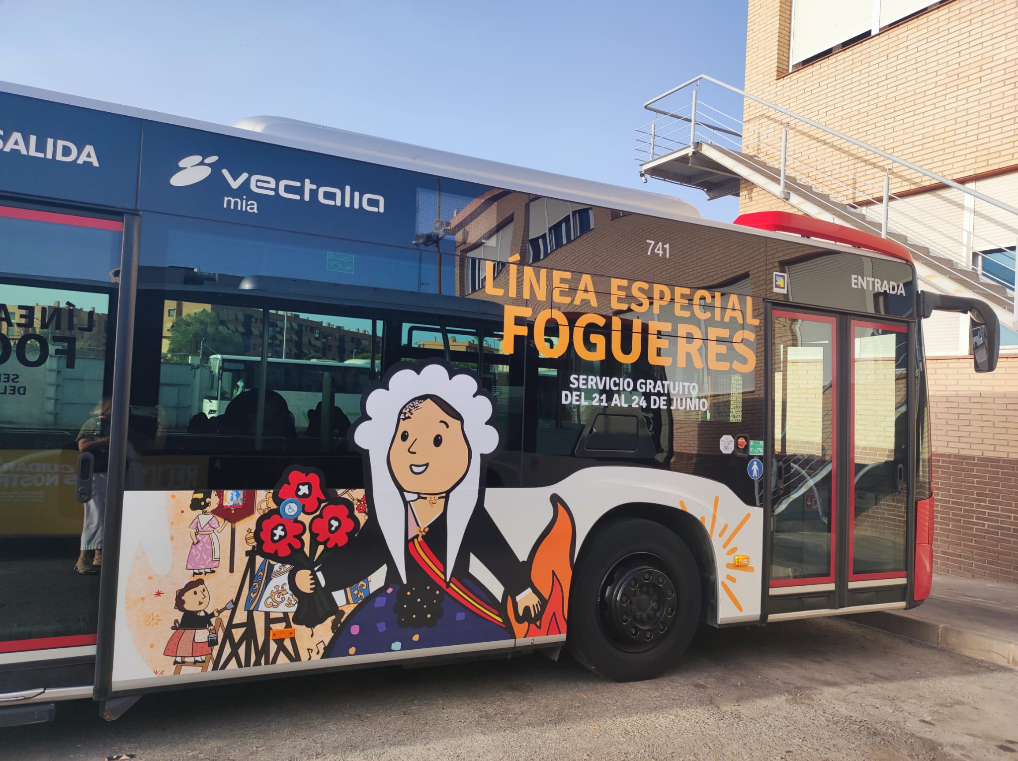 Alicante activa el autobús gratuito de las Hogueras Especiales del 21 al 24 de junio Alicante activa el autobús gratuito de las Hogueras Especiales del 21 al 24 de junio