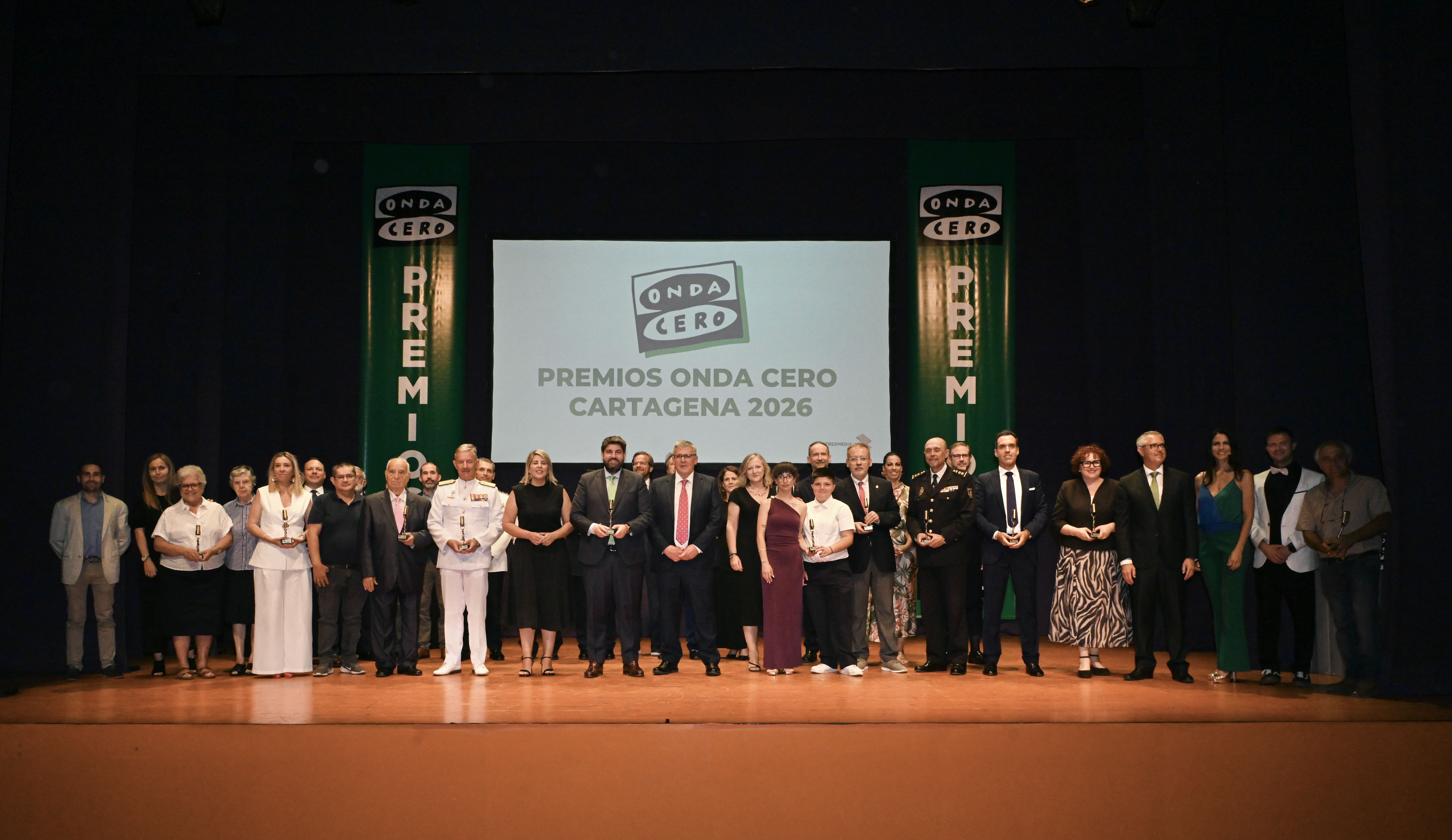 López Miras recibe la Mención de Honor de los XVII Premios Onda Cero Cartagena y reivindica el papel de los medios "para la libertad" López Miras recibe la Mención de Honor de los XVII Premios Onda Cero Cartagena y reivindica el papel de los medios "para la libertad"
