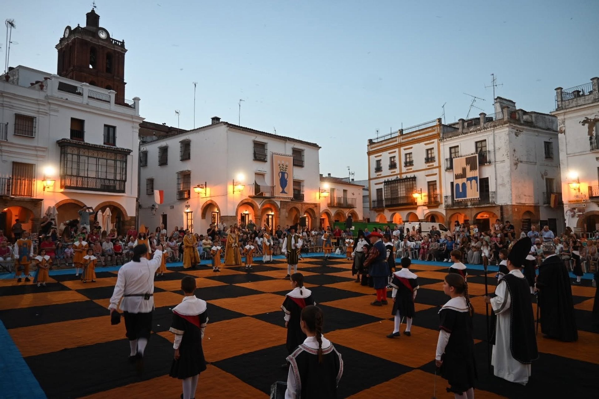 La fiesta 'De la Luna al Fuego' de Zafra arranca este viernes estrenando el título de 'Capital Extremeña del Ajedrez' La fiesta 'De la Luna al Fuego' de Zafra arranca este viernes estrenando el título de 'Capital Extremeña del Ajedrez'