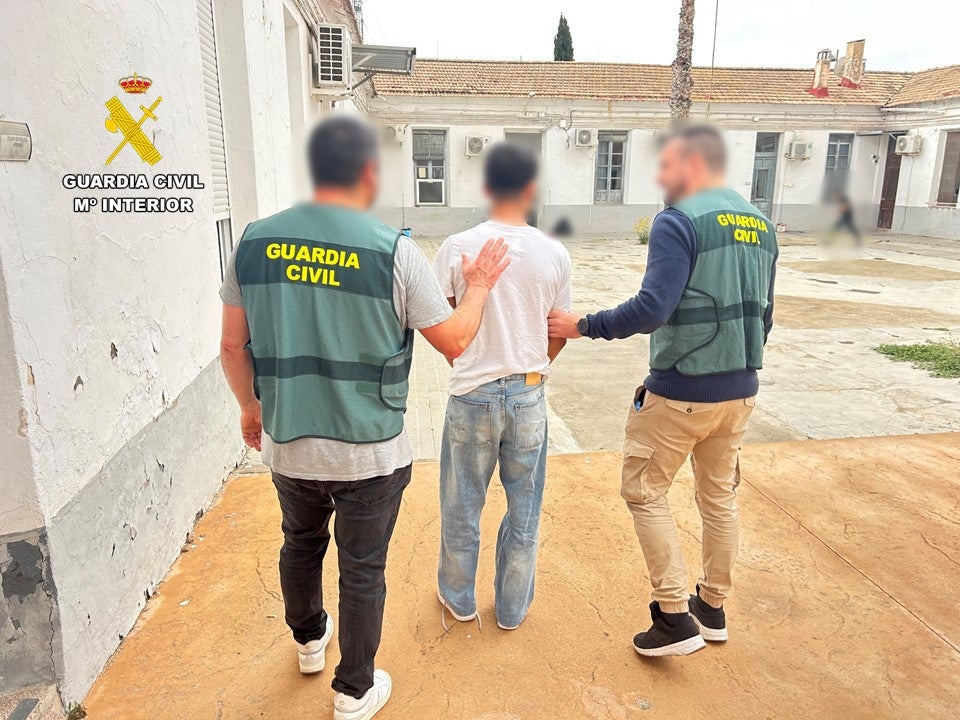 La Guardia Civil detiene a dos hombres por intentar robar en una vivienda en San Vicente del Raspeig La Guardia Civil detiene a dos hombres por intentar robar en una vivienda en San Vicente del Raspeig