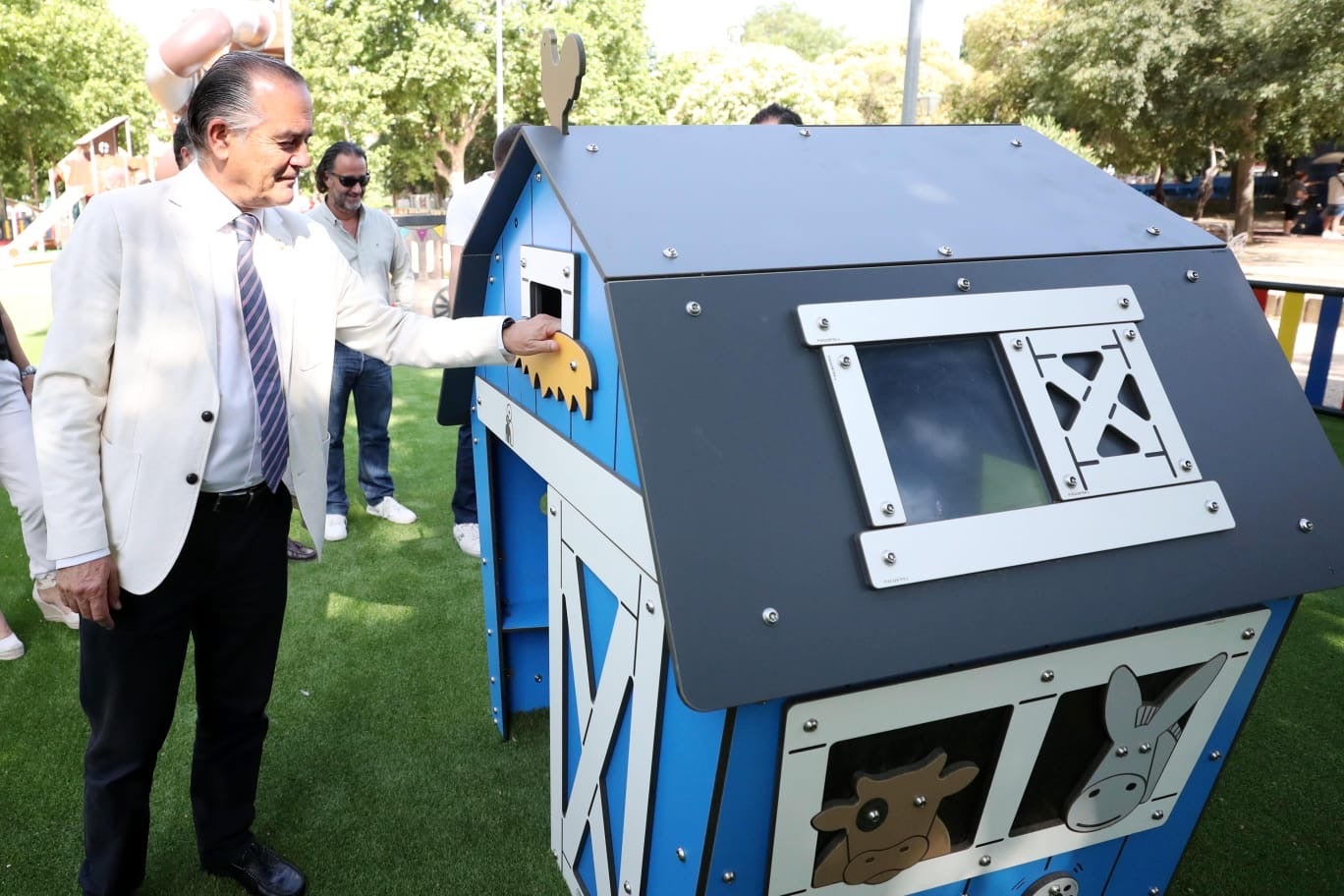 El parque infantil del Prado renueva y mejora su imagen con un guiño especial a las Mondas El parque infantil del Prado renueva y mejora su imagen con un guiño especial a las Mondas