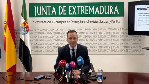 Óscar Fernández denuncia que migrantes adultos se están autoidentificando como menores para obtener alojamiento en Extremadura Óscar Fernández denuncia que migrantes adultos se están autoidentificando como menores para obtener alojamiento en Extremadura