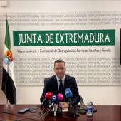 Óscar Fernández denuncia que migrantes adultos se están autoidentificando como menores para obtener alojamiento en Extremadura