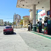 Una calle en La Habana, Cuba. Imagen de archivo. Una calle en La Habana, Cuba. Imagen de archivo.