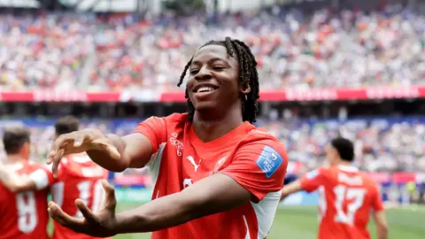 Mayembe, jugador de Suiza, celebrando el primer gol ante Bosnia-Herzegovina. Mayembe, jugador de Suiza, celebrando el primer gol ante Bosnia-Herzegovina.