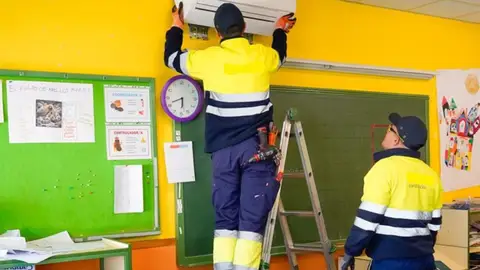 La Junta de Extremadura ha iniciado obras de climatización en 74 centros educativos y otros 130 se sumarán este año La Junta de Extremadura ha iniciado obras de climatización en 74 centros educativos y otros 130 se sumarán este año