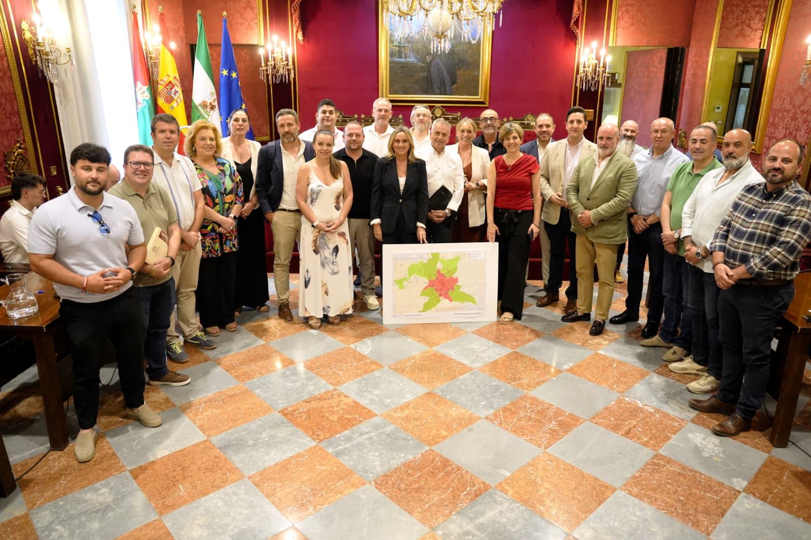 Granada amplía el Área de Prestación Conjunta del Taxi a 22 municipios y plantea una subida de tarifas del 8,5% Granada amplía el Área de Prestación Conjunta del Taxi a 22 municipios y plantea una subida de tarifas del 8,5%