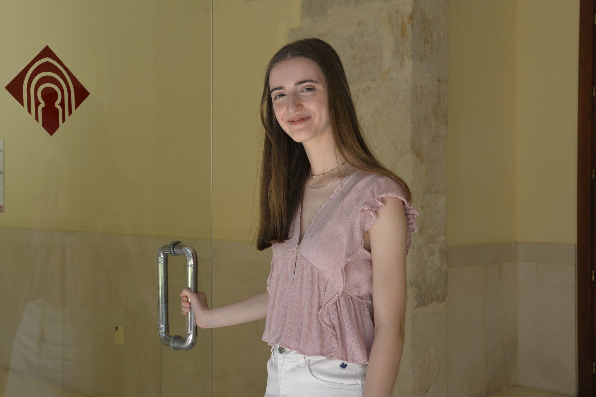 Gabriela Márquez, de Ciudad Real, logra la nota perfecta de la PAU en la UCLM con un 14 Gabriela Márquez, de Ciudad Real, logra la nota perfecta de la PAU en la UCLM con un 14