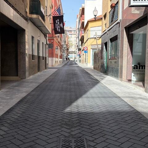 Calle Verónica de Elche en la que el PSOE pide medidas de proteccion para los peatones.