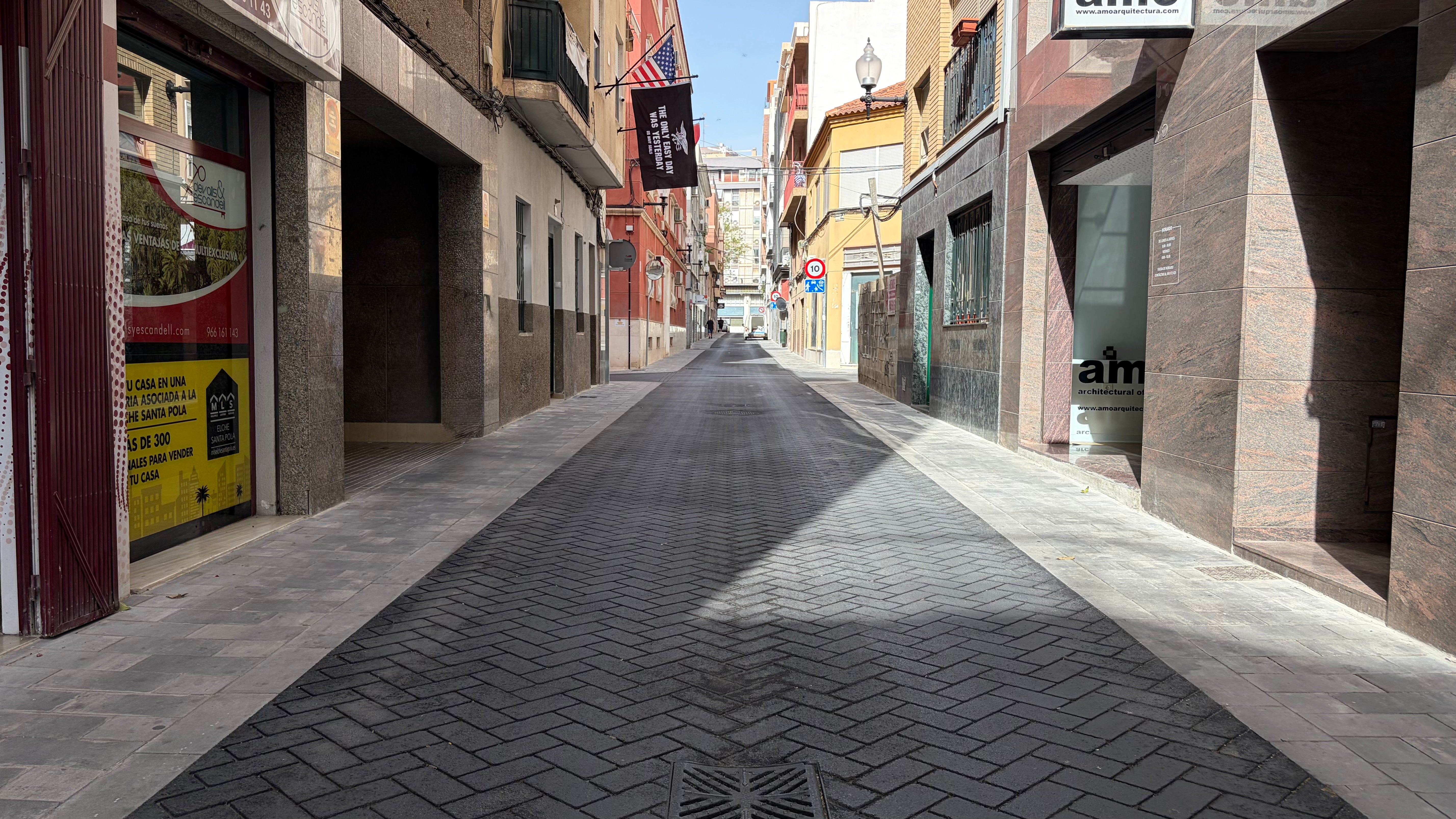 El PSOE de Elche pide reforzar la seguridad peatonal en la calle Verónica El PSOE de Elche pide reforzar la seguridad peatonal en la calle Verónica