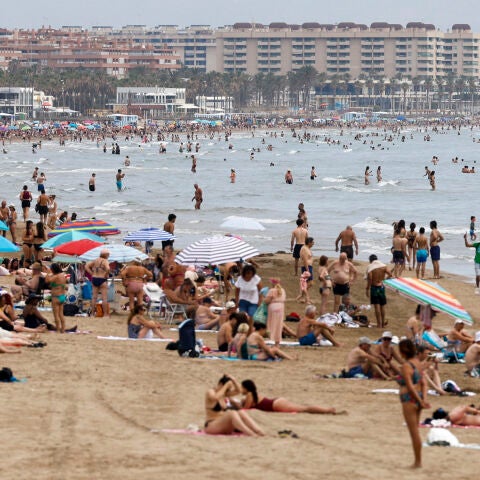 Imagen de archivo de la playa valenciana de la Malvarrosa. 