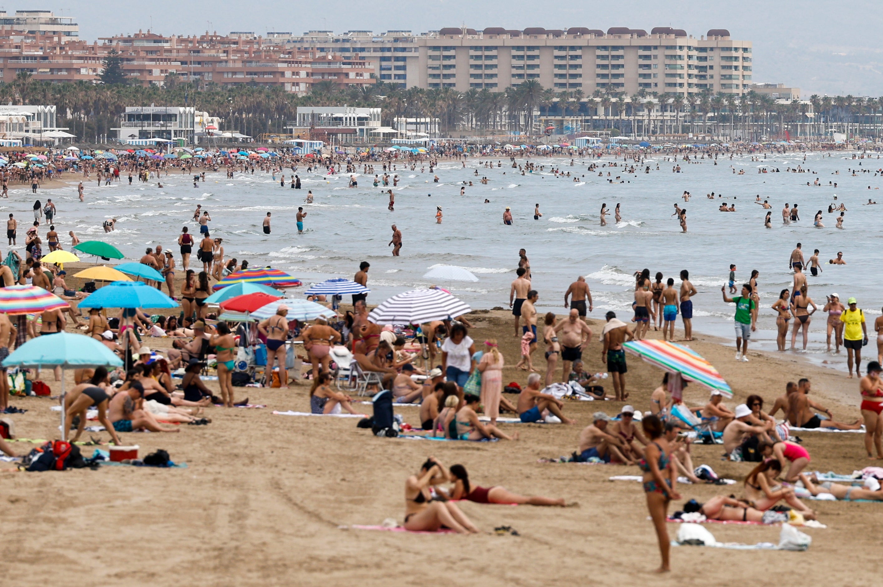 Aemet avisa de temperaturas "muy altas" con alguna "noche tórrida" en la Comunitat a partir del domingo Aemet avisa de temperaturas "muy altas" con alguna "noche tórrida" en la Comunitat a partir del domingo