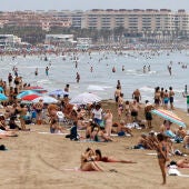 Imagen de archivo de la playa valenciana de la Malvarrosa. 