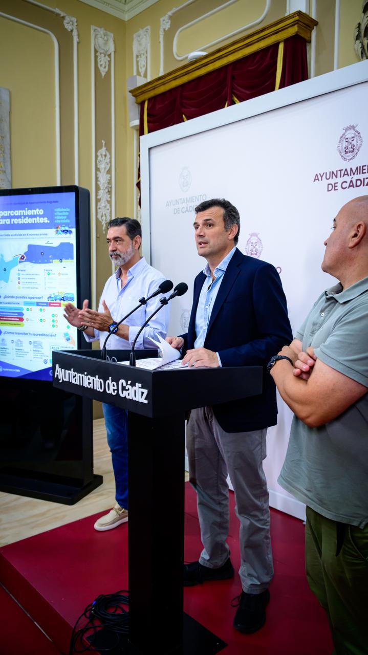 Cádiz comenzará el 24 de junio a pintar las nuevas zonas de aparcamiento regulado Cádiz comenzará el 24 de junio a pintar las nuevas zonas de aparcamiento regulado
