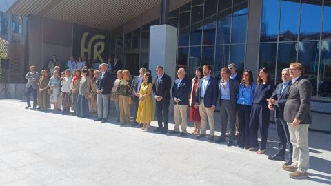 Foto de familia, con la familia Rivera, en la nueva sede corporativa en A Grela Foto de familia, con la familia Rivera, en la nueva sede corporativa en A Grela
