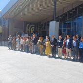 Foto de familia, con la familia Rivera, en la nueva sede corporativa en A Grela