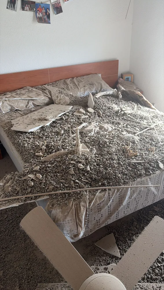 Un nuevo desprendimiento parcial obliga a desalojar de su vivienda a una familia en el barrio San Antón de Elche. Un nuevo desprendimiento parcial obliga a desalojar de su vivienda a una familia en el barrio San Antón de Elche.