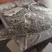 Un nuevo desprendimiento parcial obliga a desalojar de su vivienda a una familia en el barrio San Antón de Elche. 