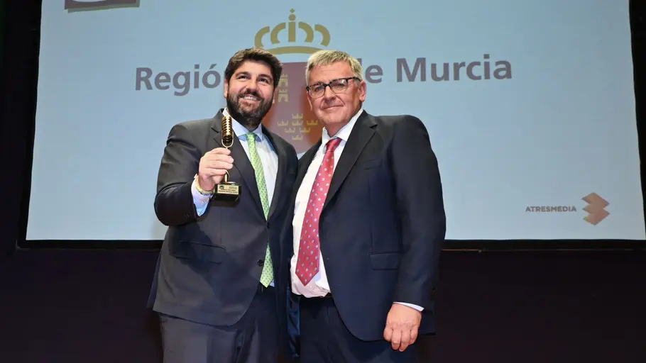Fernando López Miras con el director regional de Onda Cero en Murcia