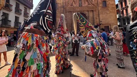 arramplas y Las Carantoñas conquistan el Festival de la Máscara Ibérica en Oviedo de la mano de la Diputación de Cáceres arramplas y Las Carantoñas conquistan el Festival de la Máscara Ibérica en Oviedo de la mano de la Diputación de Cáceres