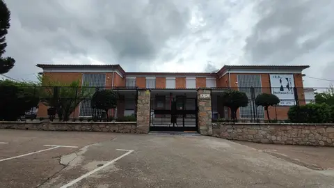 Valencia de Alcántara se manifiesta este lunes en rechazo a la supresión de un ciclo formativo en el instituto Valencia de Alcántara se manifiesta este lunes en rechazo a la supresión de un ciclo formativo en el instituto