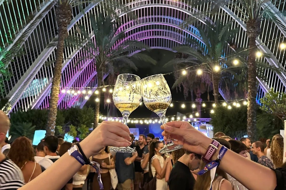 Requena Ciudad Española del Vino se viste de gala para su estreno en València con la “fiesta del verano" en L’Umbracle Requena Ciudad Española del Vino se viste de gala para su estreno en València con la “fiesta del verano" en L’Umbracle