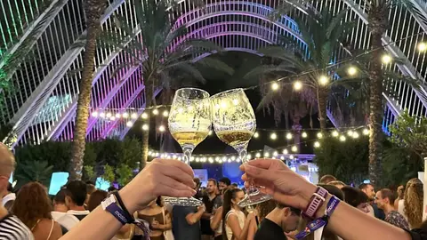 Requena Ciudad Española del Vino se viste de gala para su es-treno en València con la “fiesta del verano" en L’Umbracle Requena Ciudad Española del Vino se viste de gala para su es-treno en València con la “fiesta del verano" en L’Umbracle