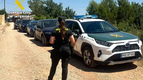 Operativo de la Guardia Civil en Montroi Operativo de la Guardia Civil en Montroi