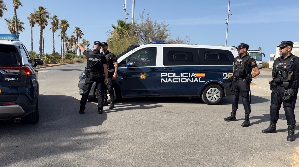 Dispositivo de la Policía Nacional en el lugar de los hechos, en Almería capital Dispositivo de la Policía Nacional en el lugar de los hechos, en Almería capital