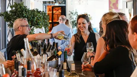URbanitas del Vino consolida su crecimiento y acerca los vinos de la DO Utiel-Requena a miles de personas URbanitas del Vino consolida su crecimiento y acerca los vinos de la DO Utiel-Requena a miles de personas