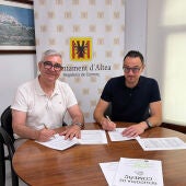 Altea refuerza su apoyo al comercio local con la firma de un nuevo convenio con ALCEA