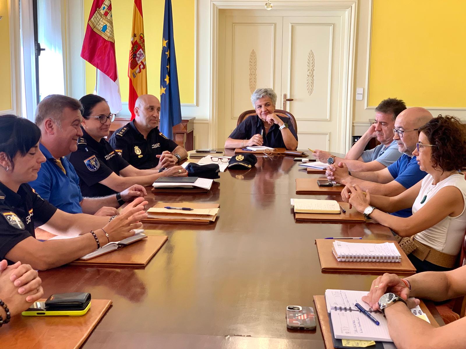 Subdelegación, asociación del comercio y policía nacional, implicados contra los robos en los establecimientos Subdelegación, asociación del comercio y policía nacional, implicados contra los robos en los establecimientos
