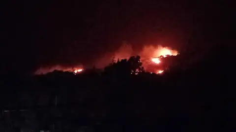 Controlado el incendio forestal de Las Barreras de Órgiva tras una intensa noche de trabajo del Plan Infoca Controlado el incendio forestal de Las Barreras de Órgiva tras una intensa noche de trabajo del Plan Infoca
