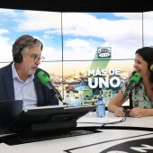 Marta González de Vega junto a Carlos Alsina