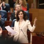 Mensaje directo de Ayuso a Sánchez: "¿No es suficiente para que convoques elecciones?" Mensaje directo de Ayuso a Sánchez: "¿No es suficiente para que convoques elecciones?"