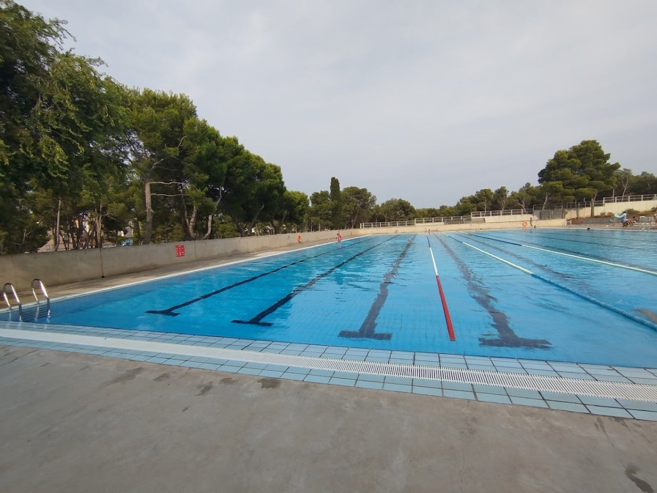 El cierre de la piscina municipal de Torrero moviliza a los vecinos El cierre de la piscina municipal de Torrero moviliza a los vecinos