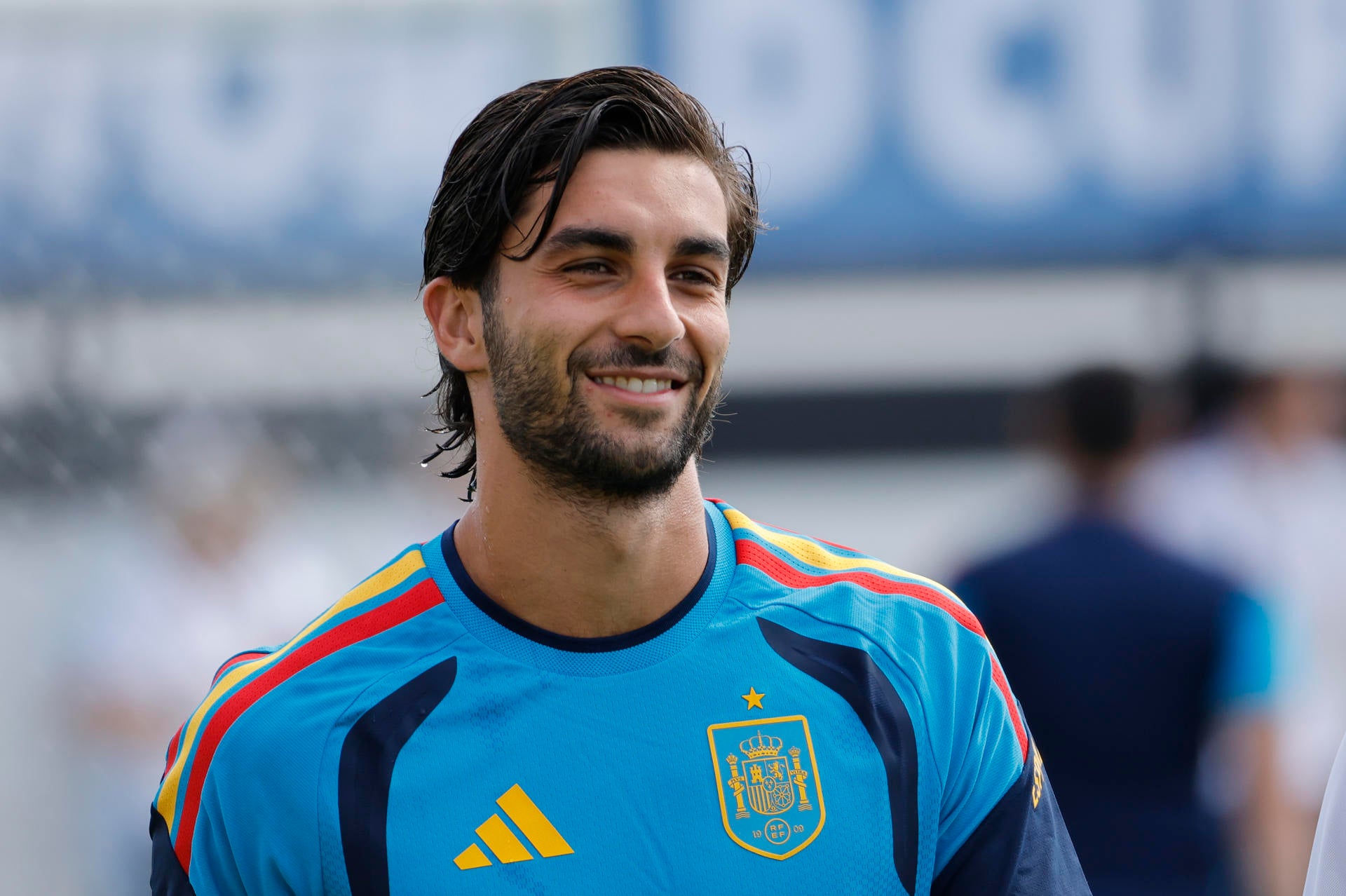 Ferrán Torres iguala a Puchades como el jugador valenciano con más partidos en un Mundial Ferrán Torres iguala a Puchades como el jugador valenciano con más partidos en un Mundial