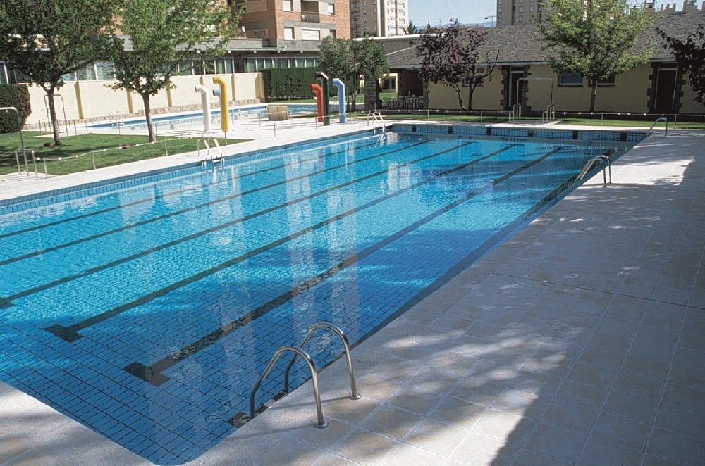 Huesca reduce un 40% el precio de las entradas a las piscinas municipales Huesca reduce un 40% el precio de las entradas a las piscinas municipales