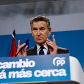 El líder del PP, Alberto Núñez Feijóo, durante la rueda de prensa ofrecida este lunes en la sede de la formación, en Madrid/ EFE/ Rodrigo Jimenez