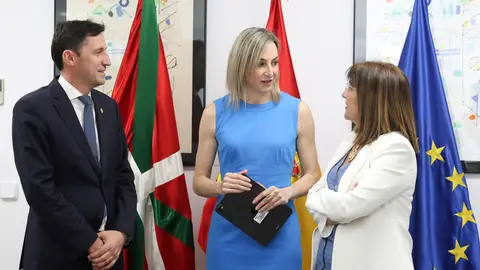 Nöel D'Anjou, María Ubarretxena y Amaia Barredo Nöel D'Anjou, María Ubarretxena y Amaia Barredo