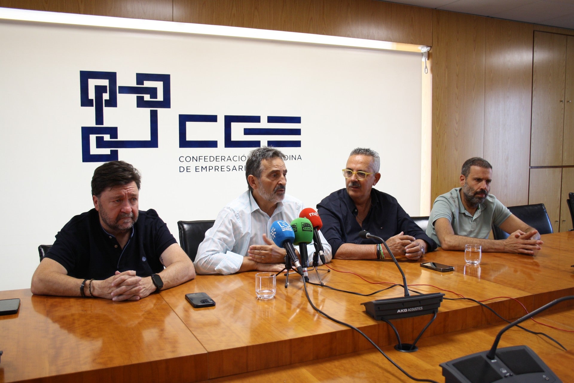 Las autoescuelas de Granada, al límite: 12.000 alumnos esperan hasta seis meses para el examen práctico Las autoescuelas de Granada, al límite: 12.000 alumnos esperan hasta seis meses para el examen práctico
