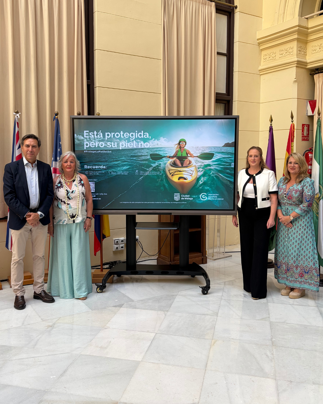 El Ayuntamiento de Málaga y la Asociación Española Contra el Cáncer impulsan una campaña de prevención solar en playas y piscinas El Ayuntamiento de Málaga y la Asociación Española Contra el Cáncer impulsan una campaña de prevención solar en playas y piscinas