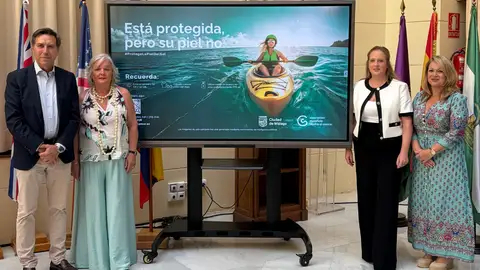 El Ayuntamiento de Málaga y la Asociación Española Contra el Cáncer impulsan una campaña de prevención solar en playas y piscinas El Ayuntamiento de Málaga y la Asociación Española Contra el Cáncer impulsan una campaña de prevención solar en playas y piscinas