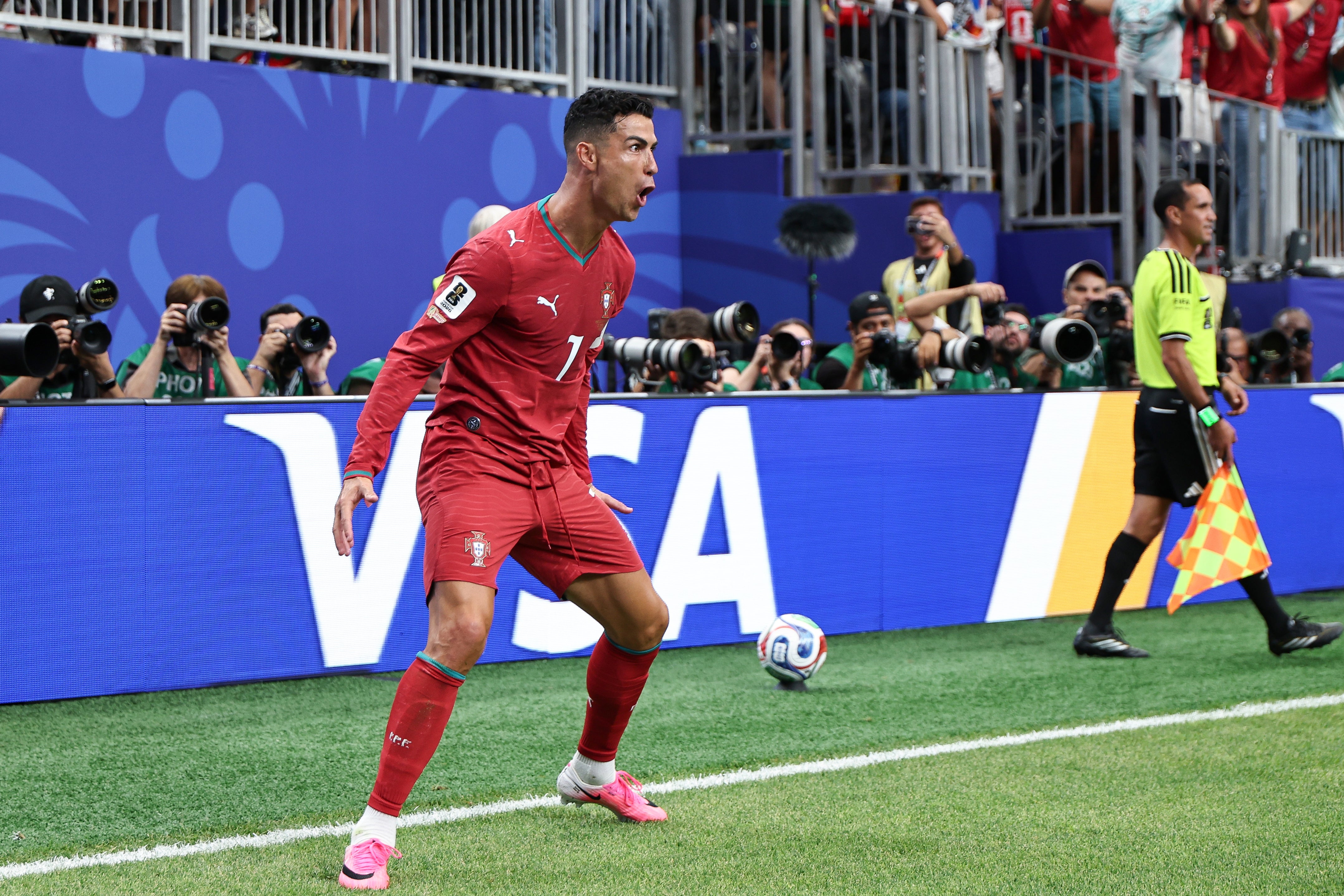 Cristiano Ronaldo celebra uno de sus goles ante Uzbekistán Cristiano Ronaldo celebra uno de sus goles ante Uzbekistán