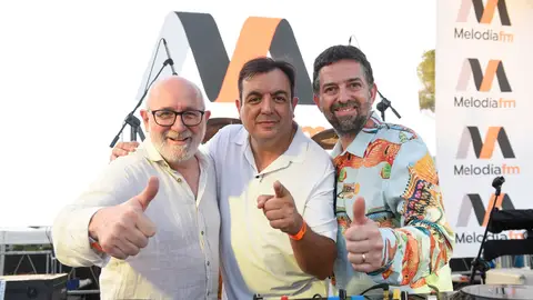 La Nit de Sant Joan de Melodía FM llena esta noche Palmanova de música y espectáculo. La Nit de Sant Joan de Melodía FM llena esta noche Palmanova de música y espectáculo.